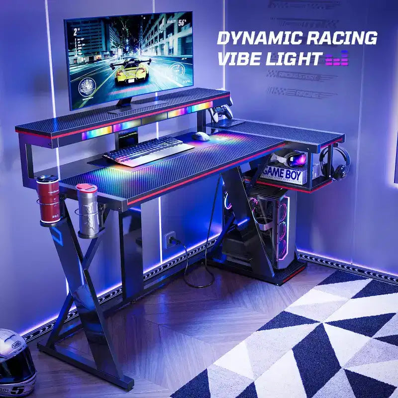 Scrivania da Gaming a L da 105,6 cm/144,8 cm con Supporto Monitor, Presa di Corrente, Luci LED, Portabicchieri e Supporto Controller
