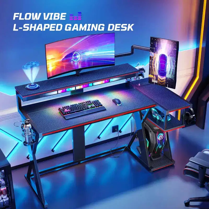 Scrivania da Gaming a L da 105,6 cm/144,8 cm con Supporto Monitor, Presa di Corrente, Luci LED, Portabicchieri e Supporto Controller