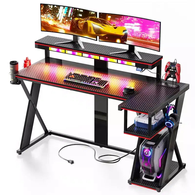 Scrivania da Gaming a L da 105,6 cm/144,8 cm con Supporto Monitor, Presa di Corrente, Luci LED, Portabicchieri e Supporto Controller