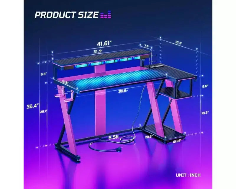 Scrivania da Gaming a L da 105,6 cm/144,8 cm con Supporto Monitor, Presa di Corrente, Luci LED, Portabicchieri e Supporto Controller