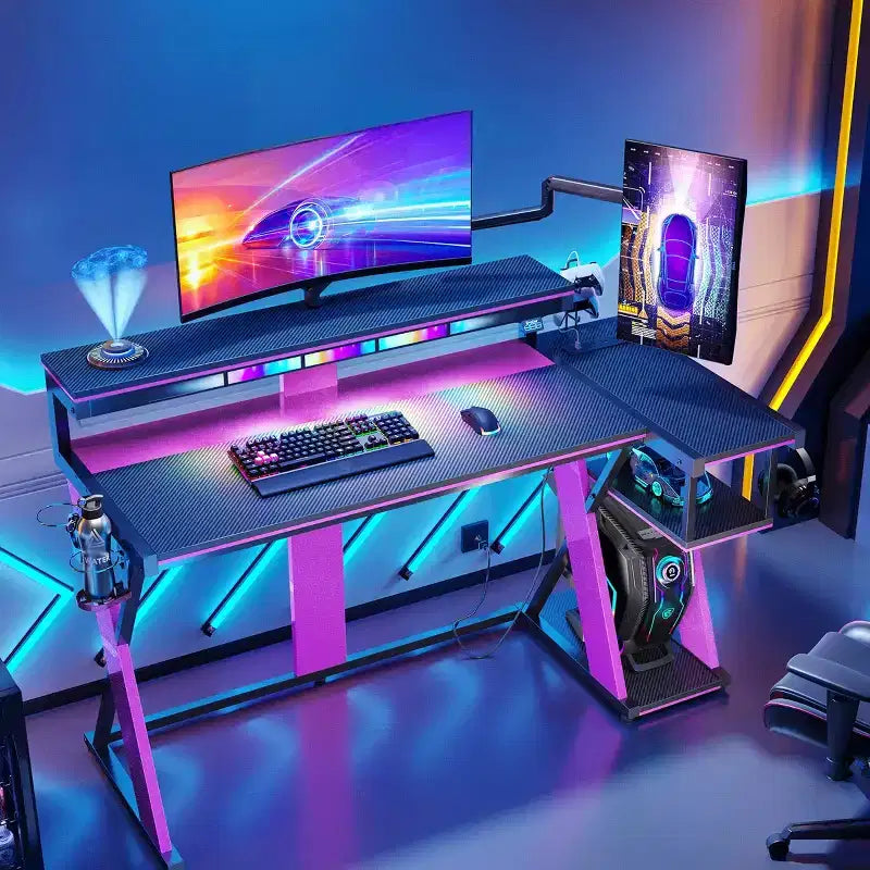 Scrivania da Gaming a L da 105,6 cm/144,8 cm con Supporto Monitor, Presa di Corrente, Luci LED, Portabicchieri e Supporto Controller