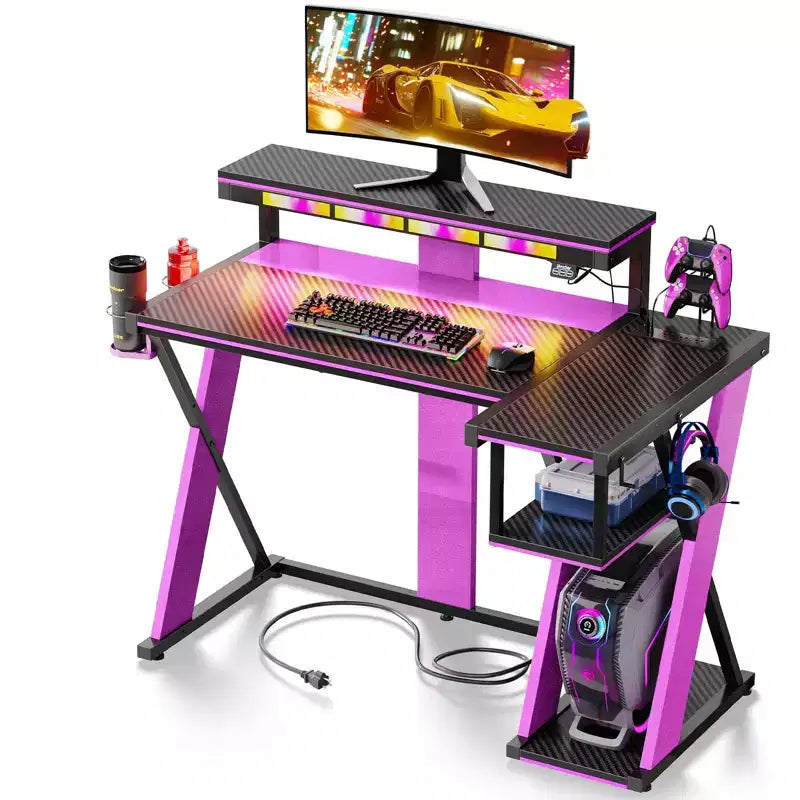 Scrivania da Gaming a L da 105,6 cm/144,8 cm con Supporto Monitor, Presa di Corrente, Luci LED, Portabicchieri e Supporto Controller