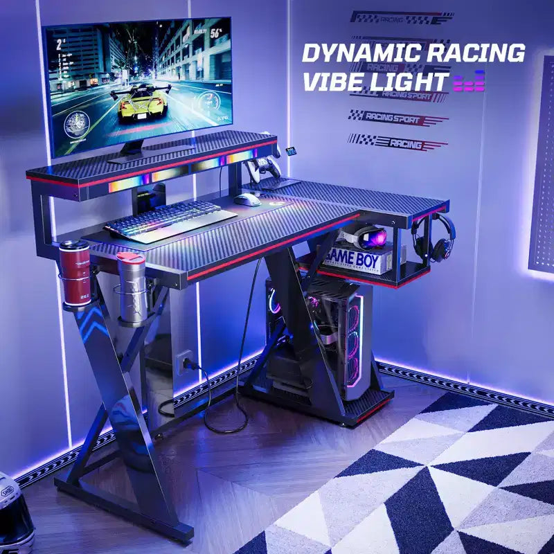 Scrivania da Gaming a L da 105,6 cm/144,8 cm con Supporto Monitor, Presa di Corrente, Luci LED, Portabicchieri e Supporto Controller