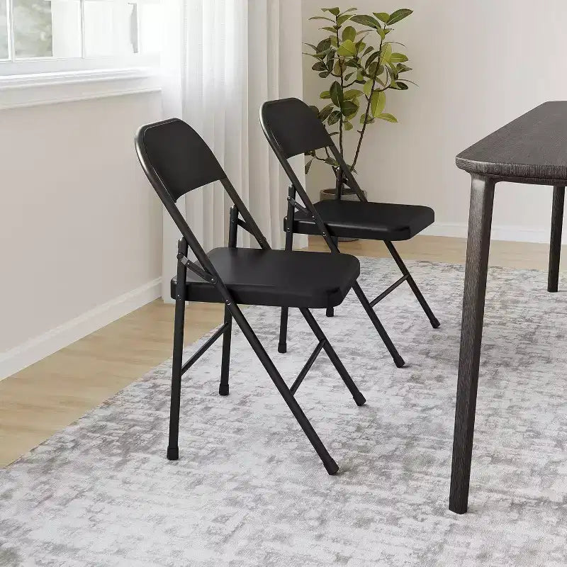 Tavolino rotondo in metallo con piano effetto marmo, 2 ripiani aperti, finitura dorata, 61 cm H