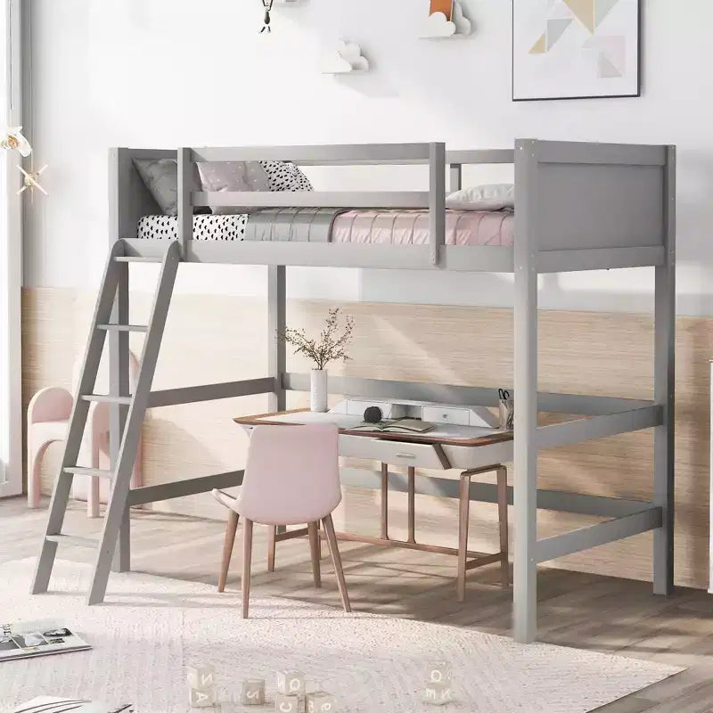 Letto a soppalco alto in legno massello per cameretta bambini, stile minimalista, con scaletta e sponde di protezione, una piazza e mezza
