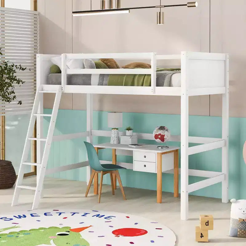 Letto a soppalco alto in legno massello per cameretta bambini, stile minimalista, con scaletta e sponde di protezione, una piazza e mezza