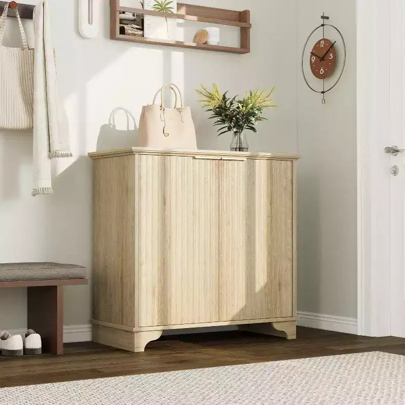 Credenza a Buffet Scanalata con Contenitore, Mobile Contenitore da Cucina a 2 Ante, Mobiletto Bar per Caffè con Ripiani Regolabili
