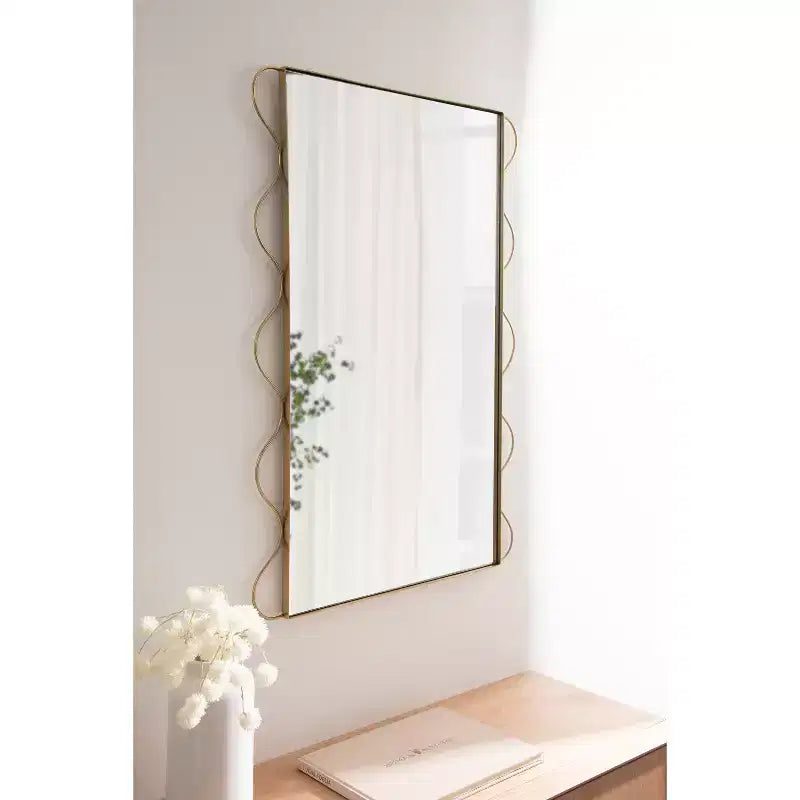 Specchio da Parete Ondulato, Cornice in Metallo, Dorato, 61 x 91 cm