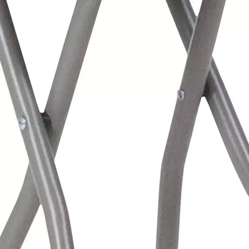 Sgabello pieghevole con sedile in plastica nera e telaio grigio titanio