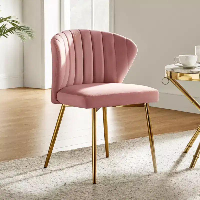 Sedia Emma con gambe in metallo, sedia d'accento in velluto per soggiorno e camera da letto